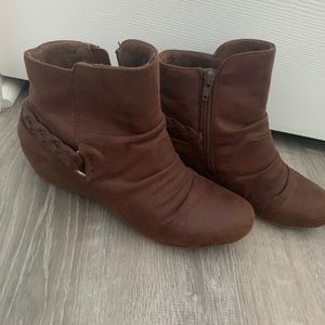 Short brown boots